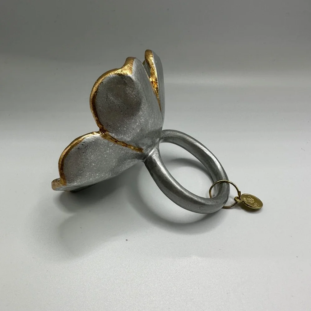 New Mackenzie Childs Sweet Brair Napkin Ring Silver Flower - Picture 4 of 7